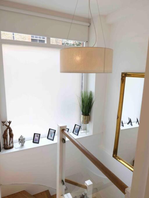 Immaculate Covent Garden Apartment Лондон Экстерьер фото