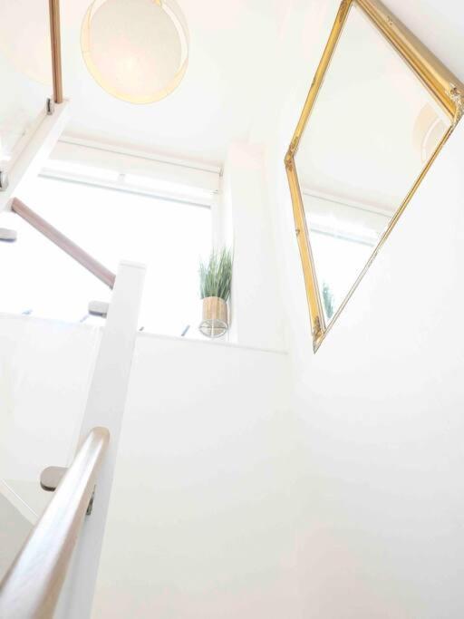 Immaculate Covent Garden Apartment Лондон Экстерьер фото